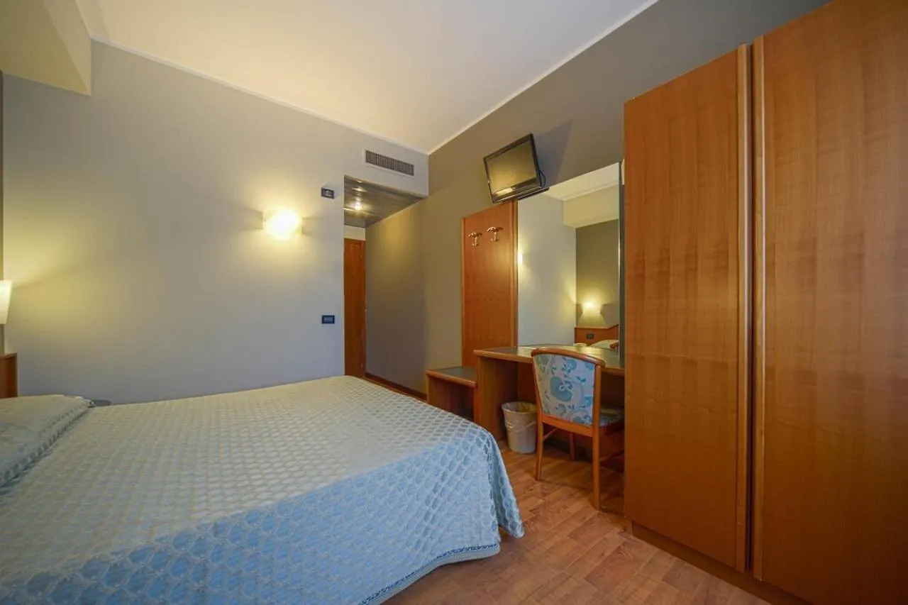 מסטרה Hotel Centrale 3*,  איטליה