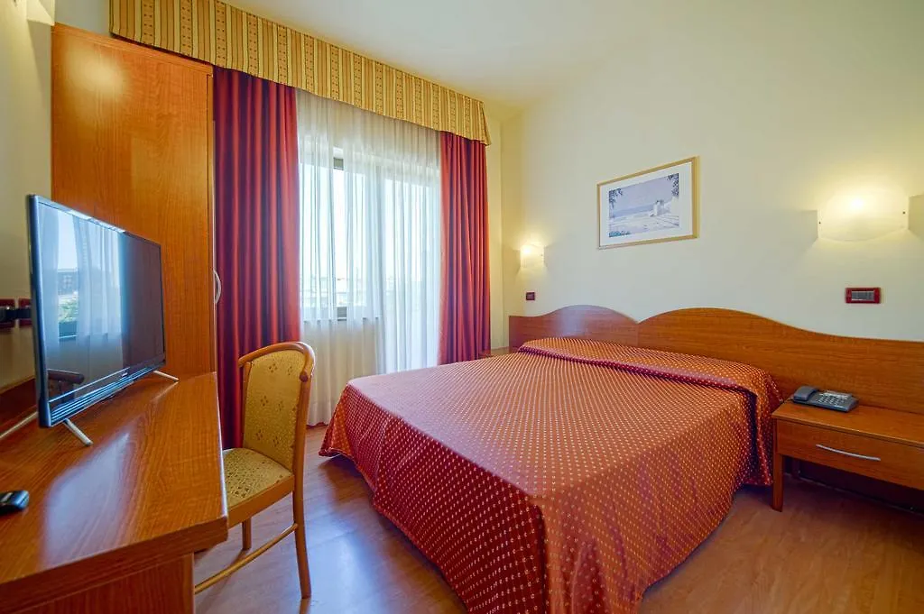מסטרה Hotel Centrale 3*,