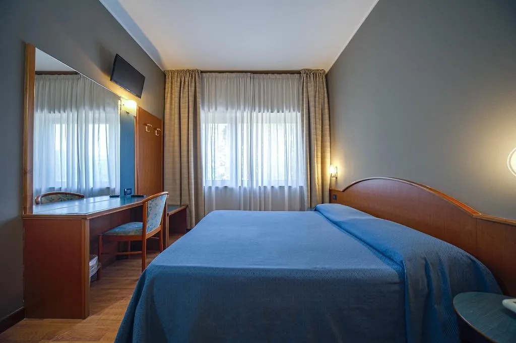 מסטרה Hotel Centrale