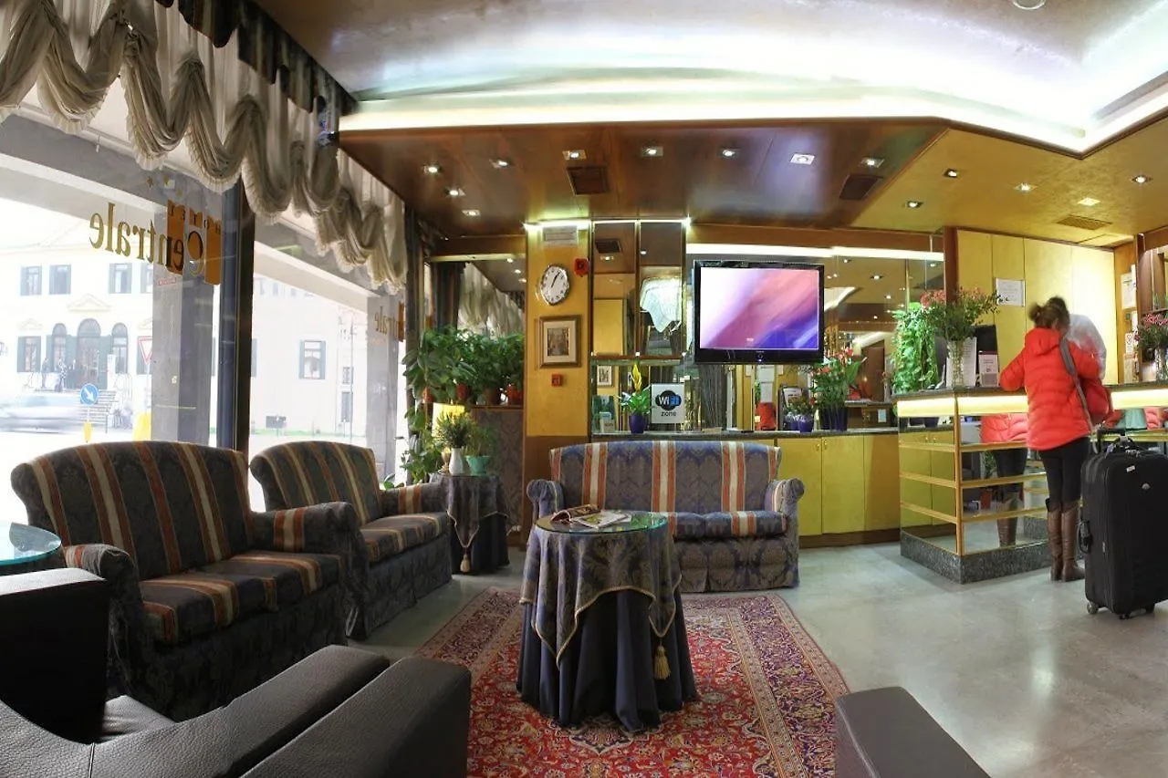 מסטרה Hotel Centrale 3*,