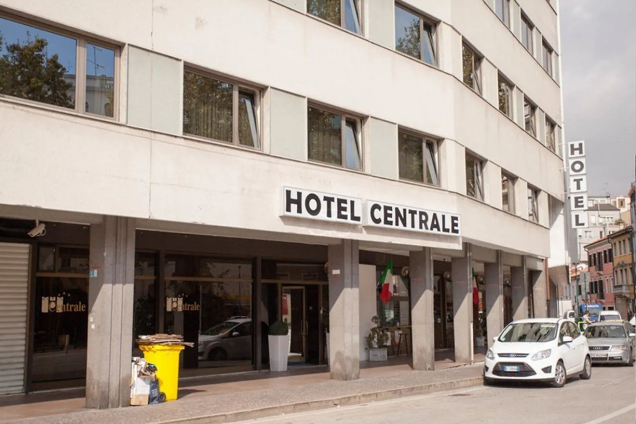 מסטרה Hotel Centrale