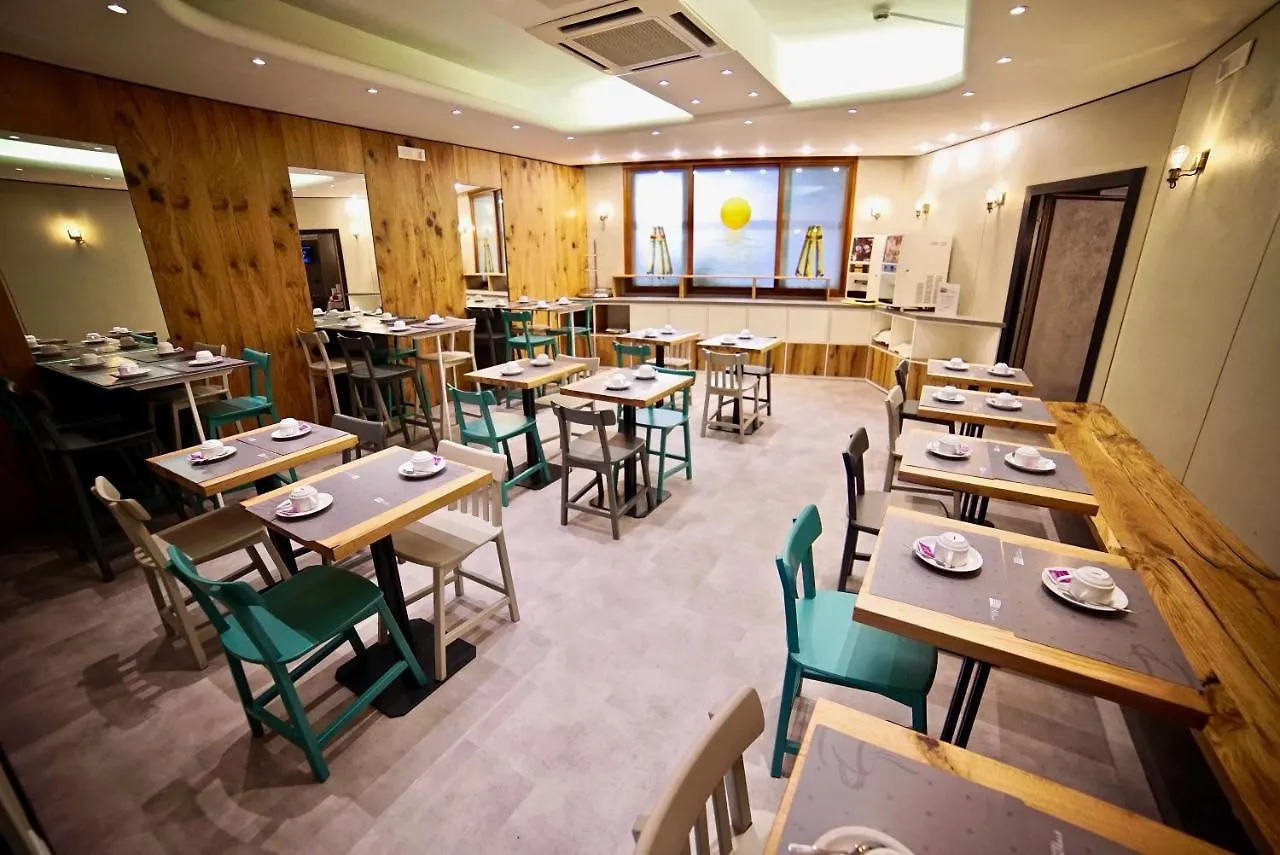 ***  מסטרה Hotel Centrale איטליה